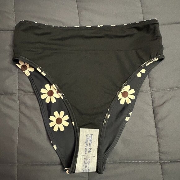 Salt + Cove Daisy Print Cropped High-Waist Bikini Bottoms - Size: Medium - NWT - Picture 3 of 10